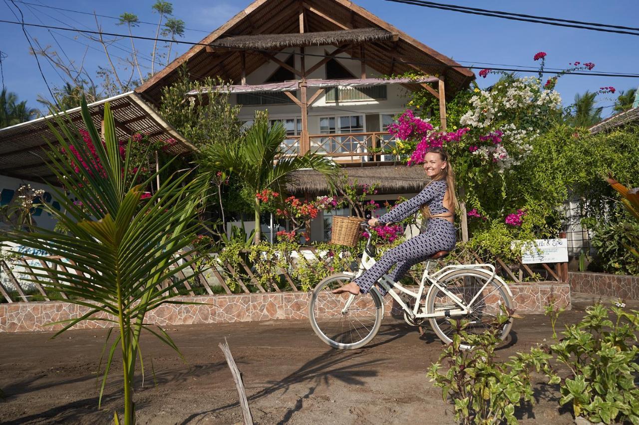 Serenity Luxurious Beachfront Villa & Spa With Private Infinity Pool, 8 Guests Gili Air Exterior foto