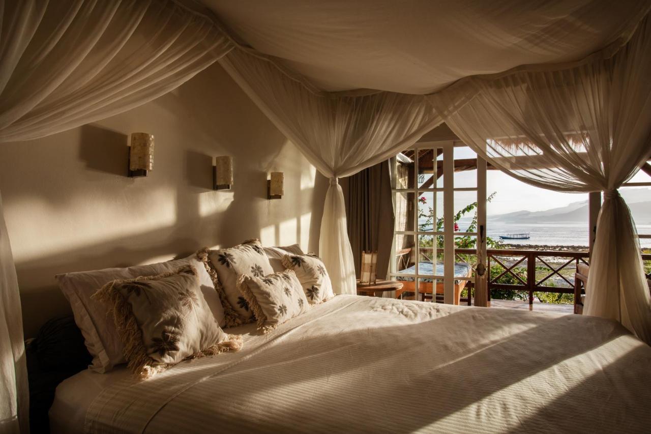 Serenity Luxurious Beachfront Villa & Spa With Private Infinity Pool, 8 Guests Gili Air Exterior foto